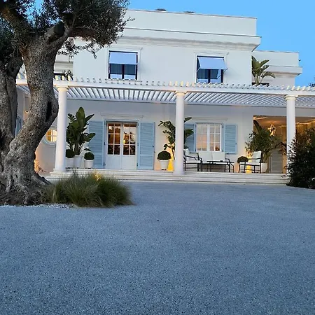 Hotel Dimora Dei Lari 3*