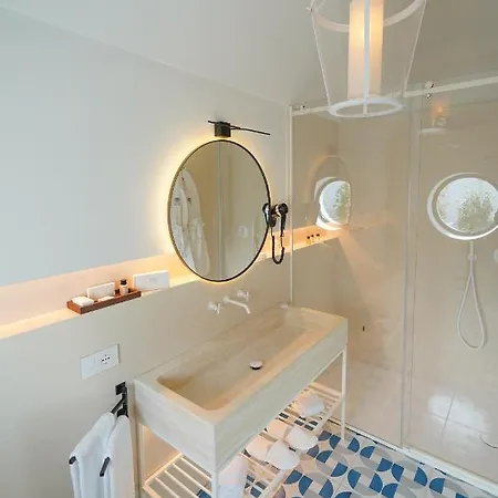 Hotel Dimora Dei Lari 3*
