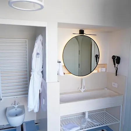 Hotel Dimora Dei Lari 3*