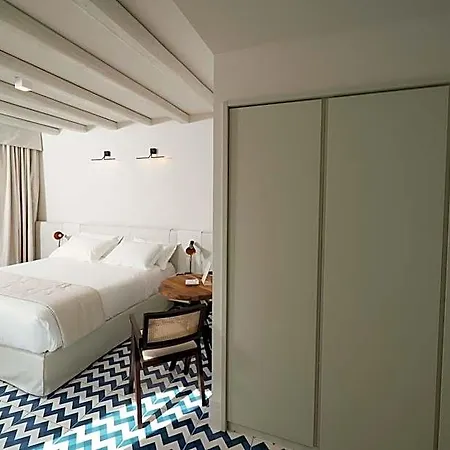 Hotel Dimora Dei Lari 3*